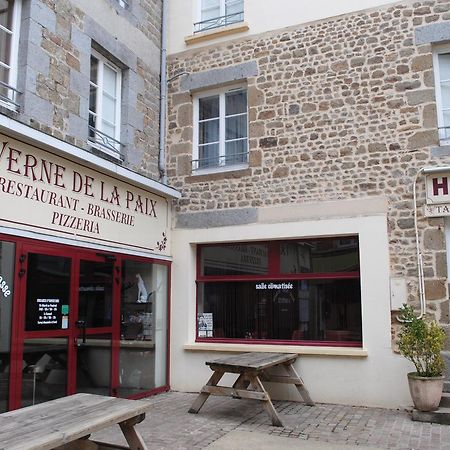 Taverne De La Paix La Ferte-Mace Bagian luar foto