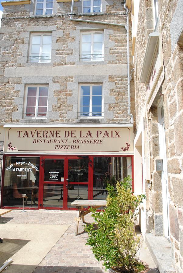 Taverne De La Paix La Ferte-Mace Bagian luar foto