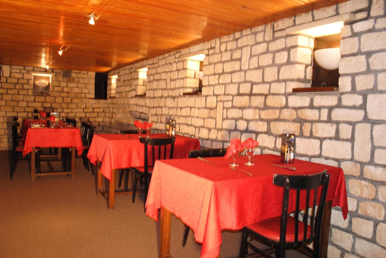 Taverne De La Paix La Ferte-Mace Bagian luar foto
