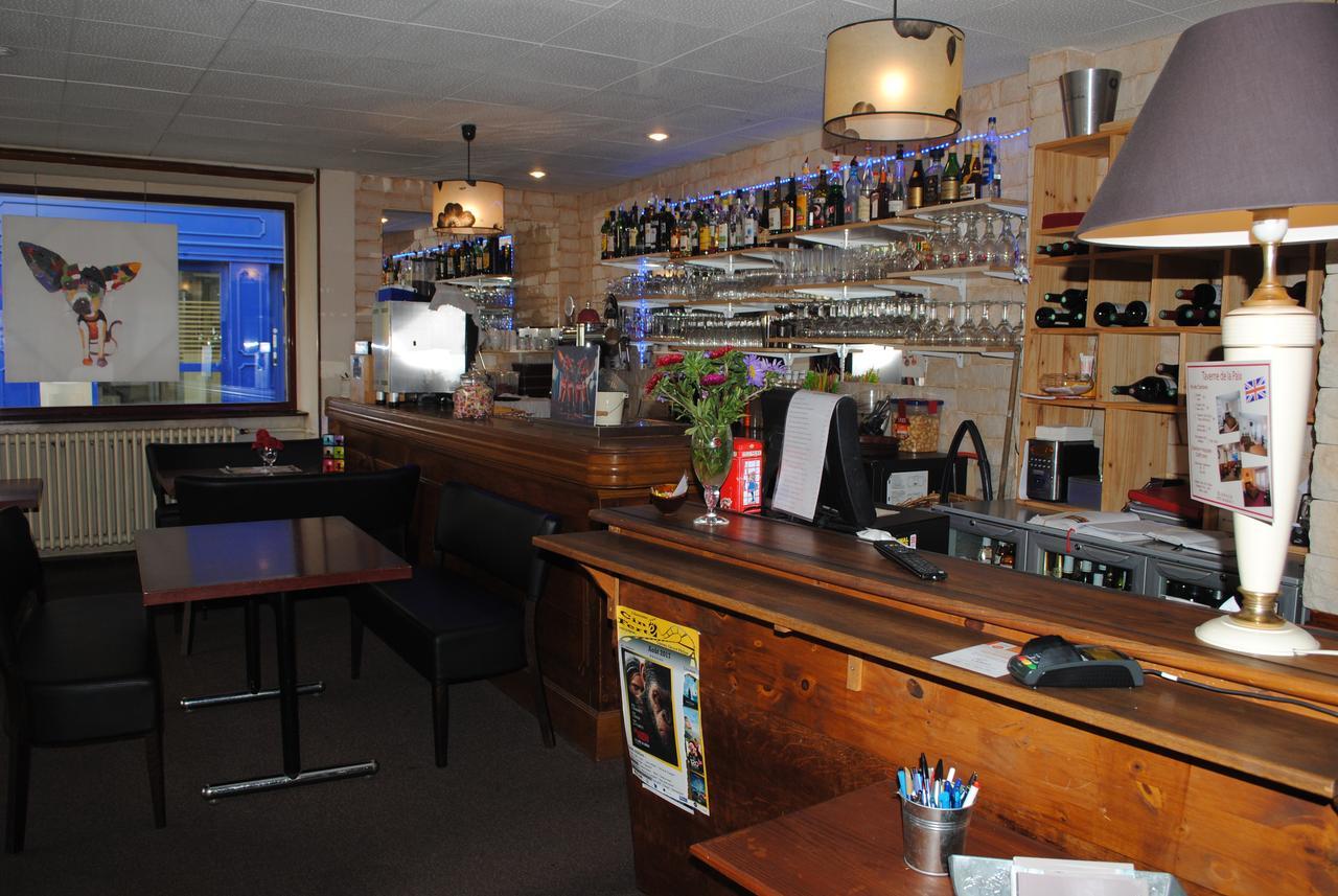 Taverne De La Paix La Ferte-Mace Bagian luar foto